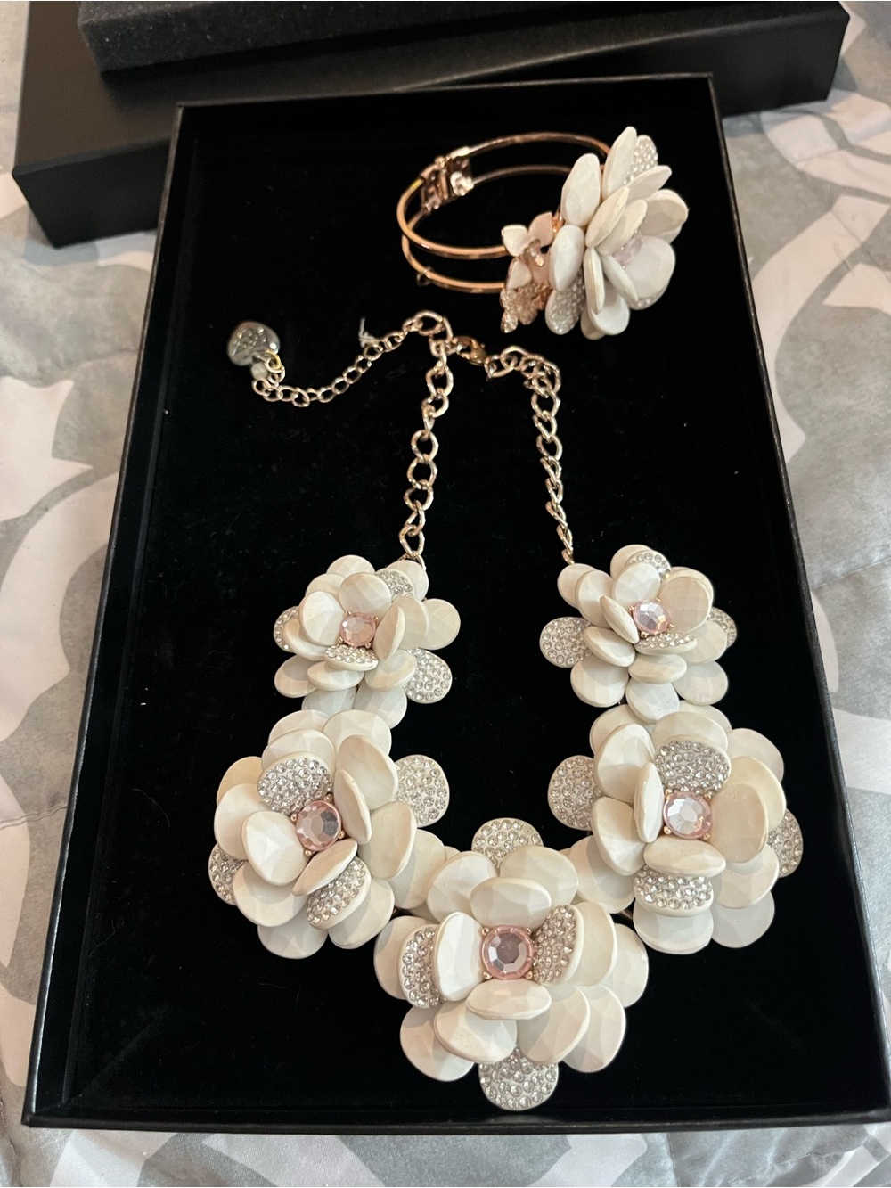 Betsy Johnson Women’s Floral Statement Necklace and Bracelet Set in Cream